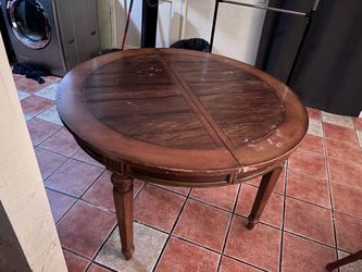 Dinning table / small couch