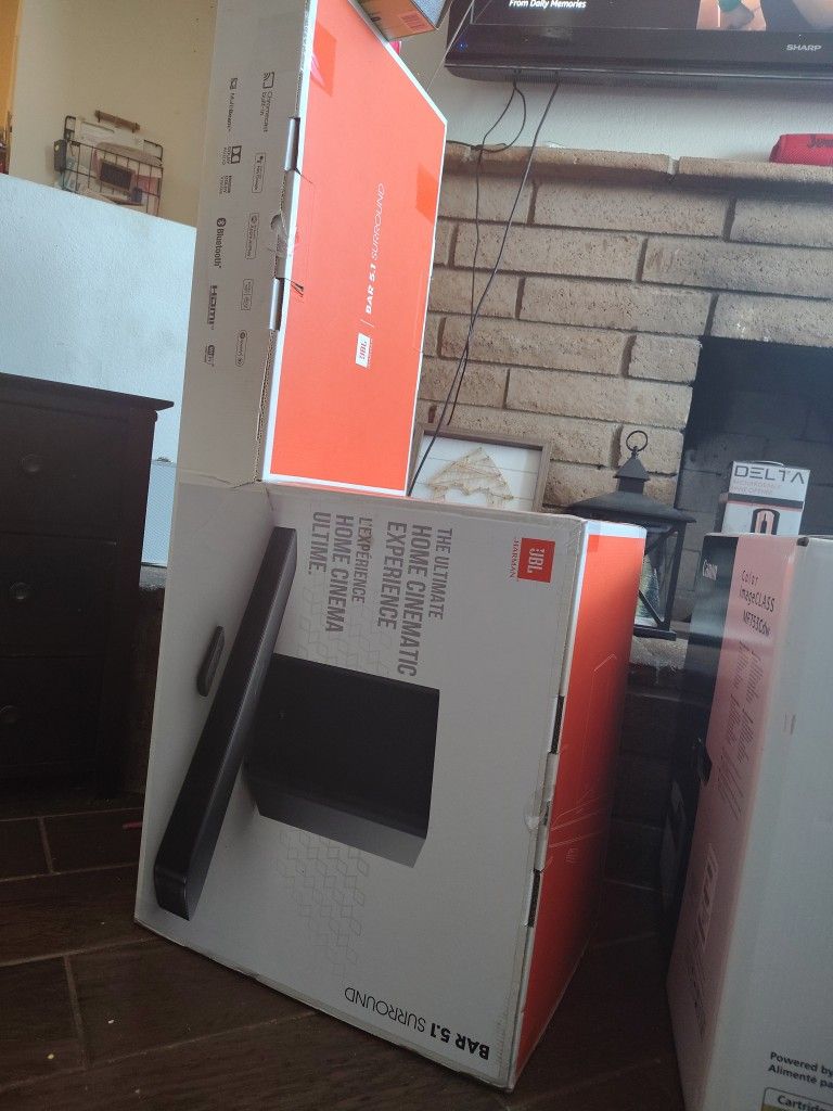 JBL Bar 5.1 - Soundbar with Built-in Virtual Surround, 4K and 10" Wireless Subwoofer