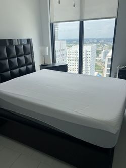 Queen Mattress (memory Foam )