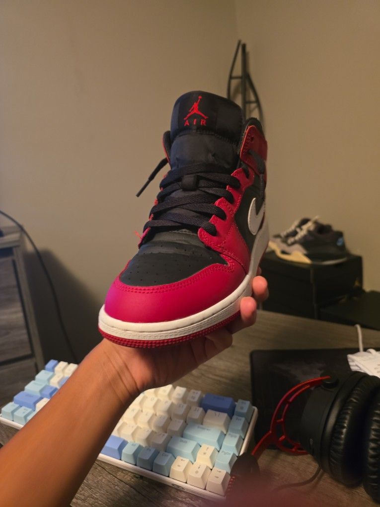 Jordan 1 Red Size 6.5Y(GS) Used No Original Box
