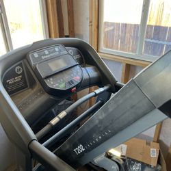 T202 Horizon Treadmill