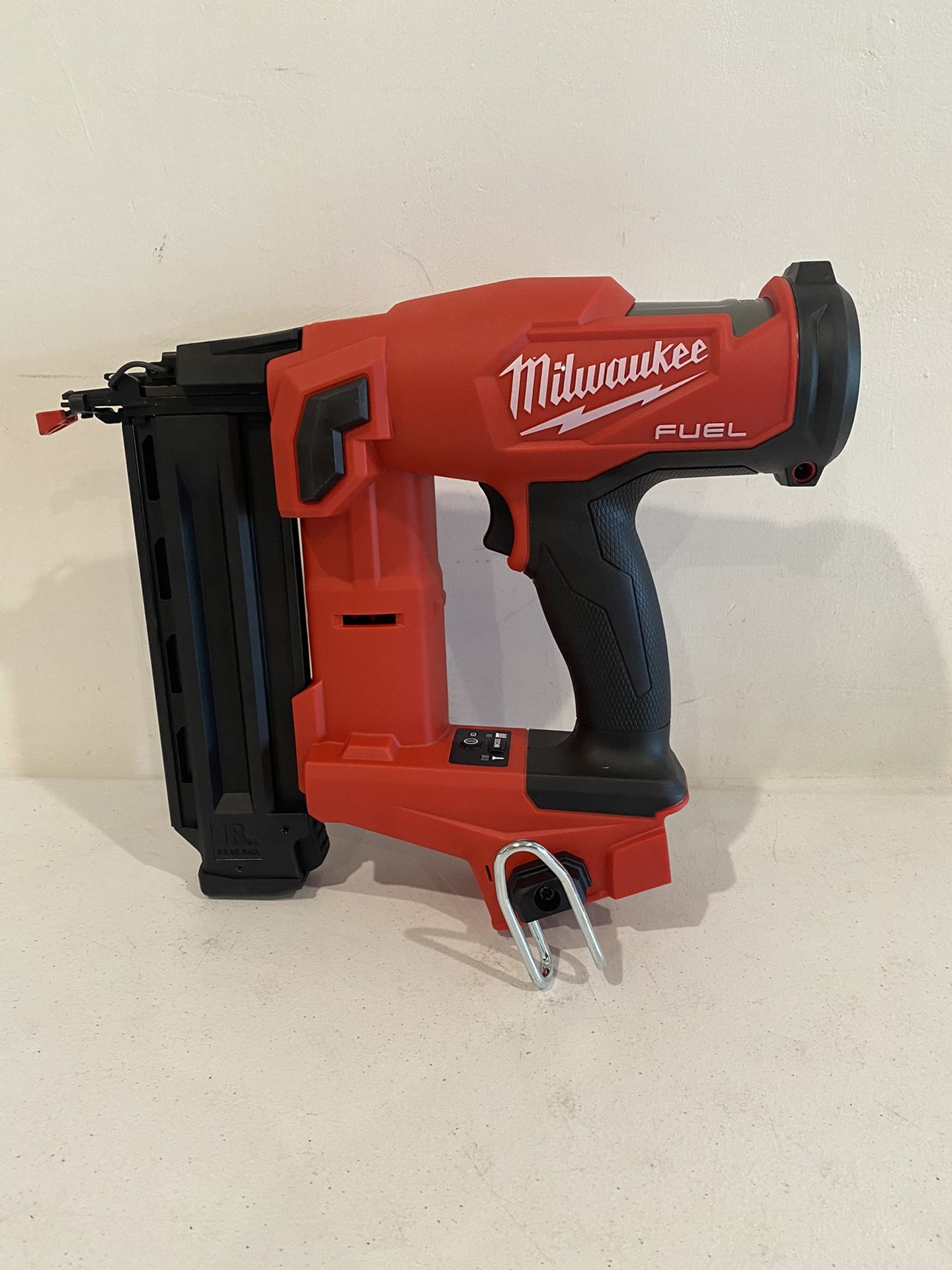 Milwaukee M18 FUEL 18-Volt Lithium-Ion Brushless Cordless Gen II 18-Gauge Brad Nailer (Tool-Only)