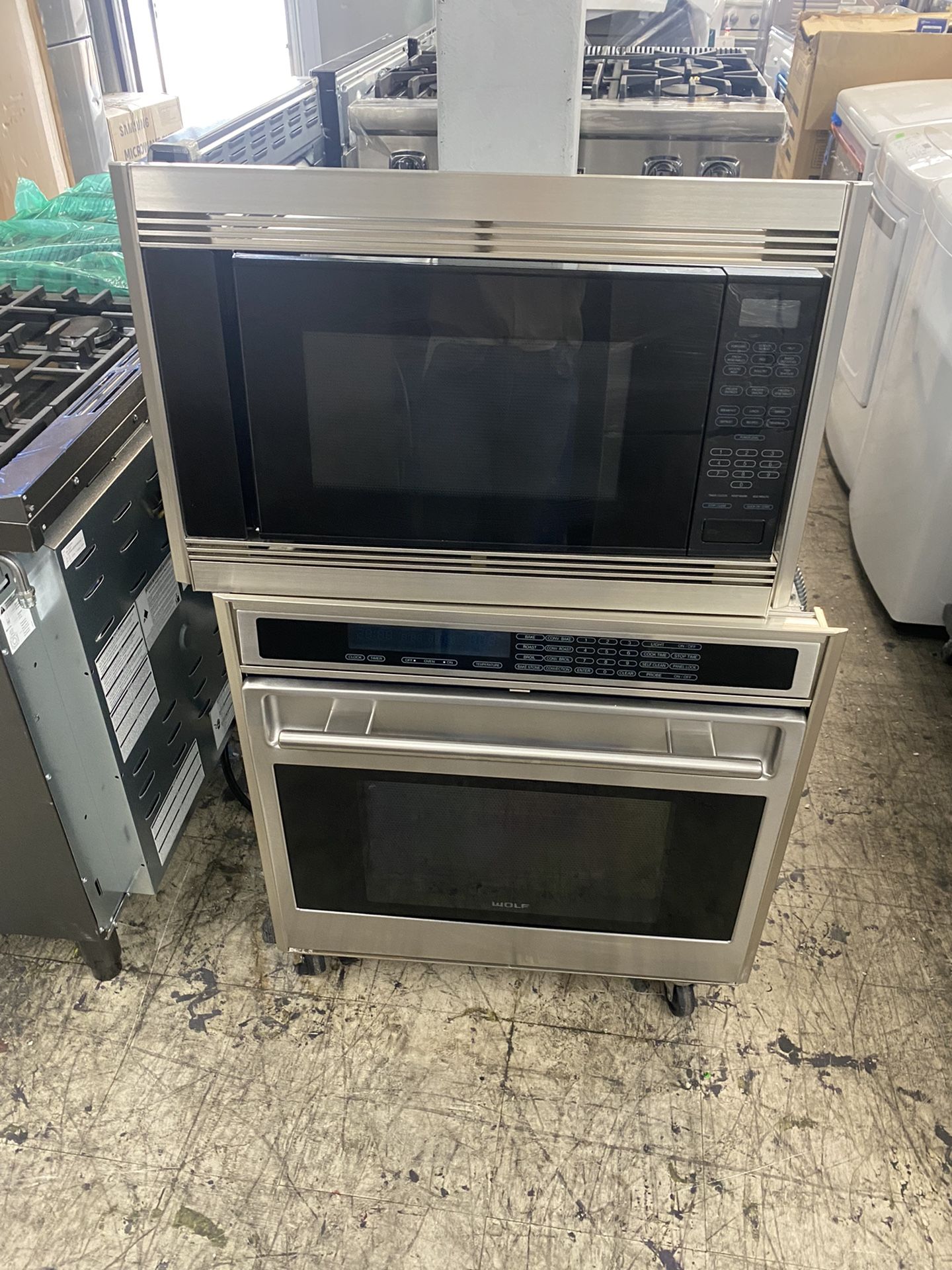 WOLF 30”INCH MICROWAVE/OVEN COMBO 