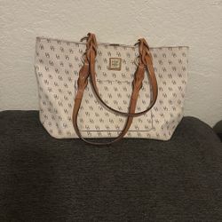 Dooney & Bourke 