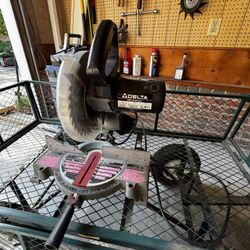 REDUCED Delta 10” Compound Miter Saw