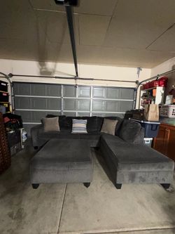 Gray Sectional Couch with Ottoman – Clean & Comfortable