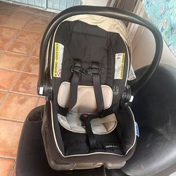 Graco Snugride 35 Lite LX car seat