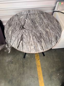 Beautiful Table Set Complete With 4 Matching Tall Chairs