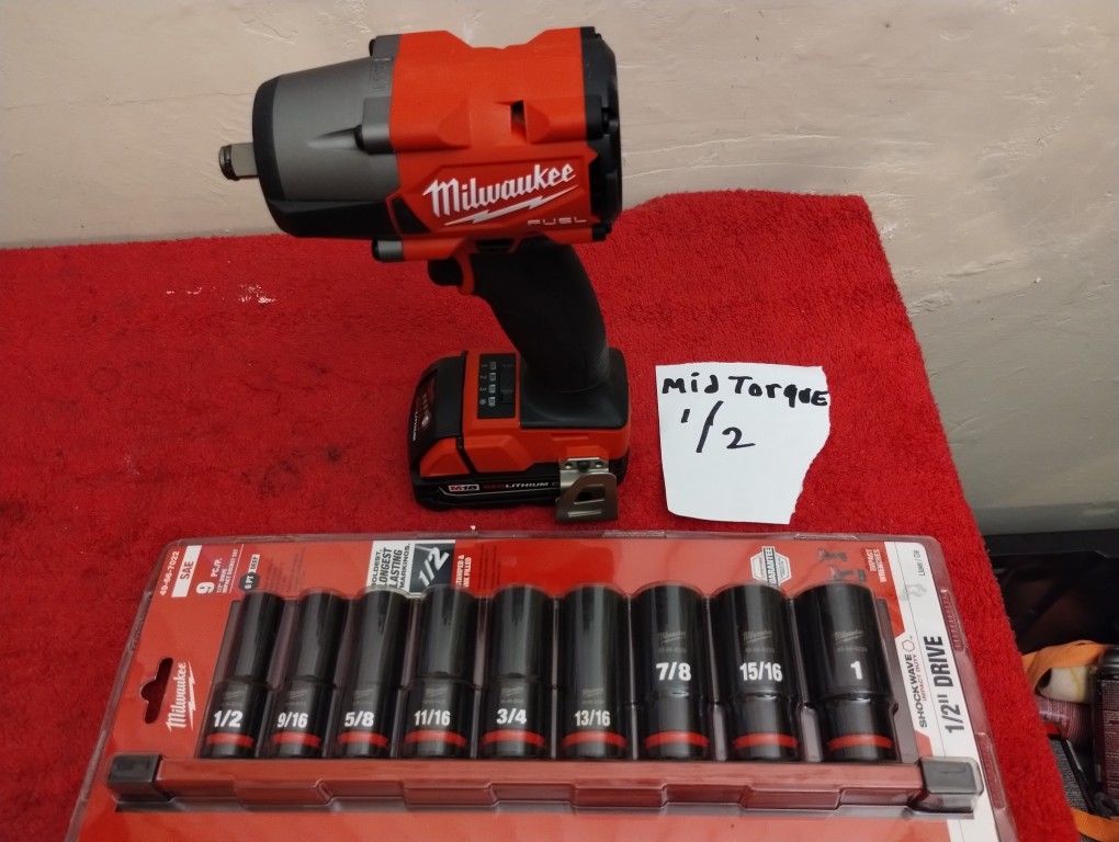 1/2 M18 Milwaukee Fuel Mid Torque Impact Wrech Batería Y Dados $290