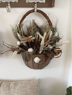 Beautiful  hanging wall flower basket 🧺