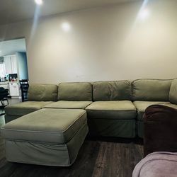 Green couch in good condition