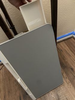 Laptop bed table