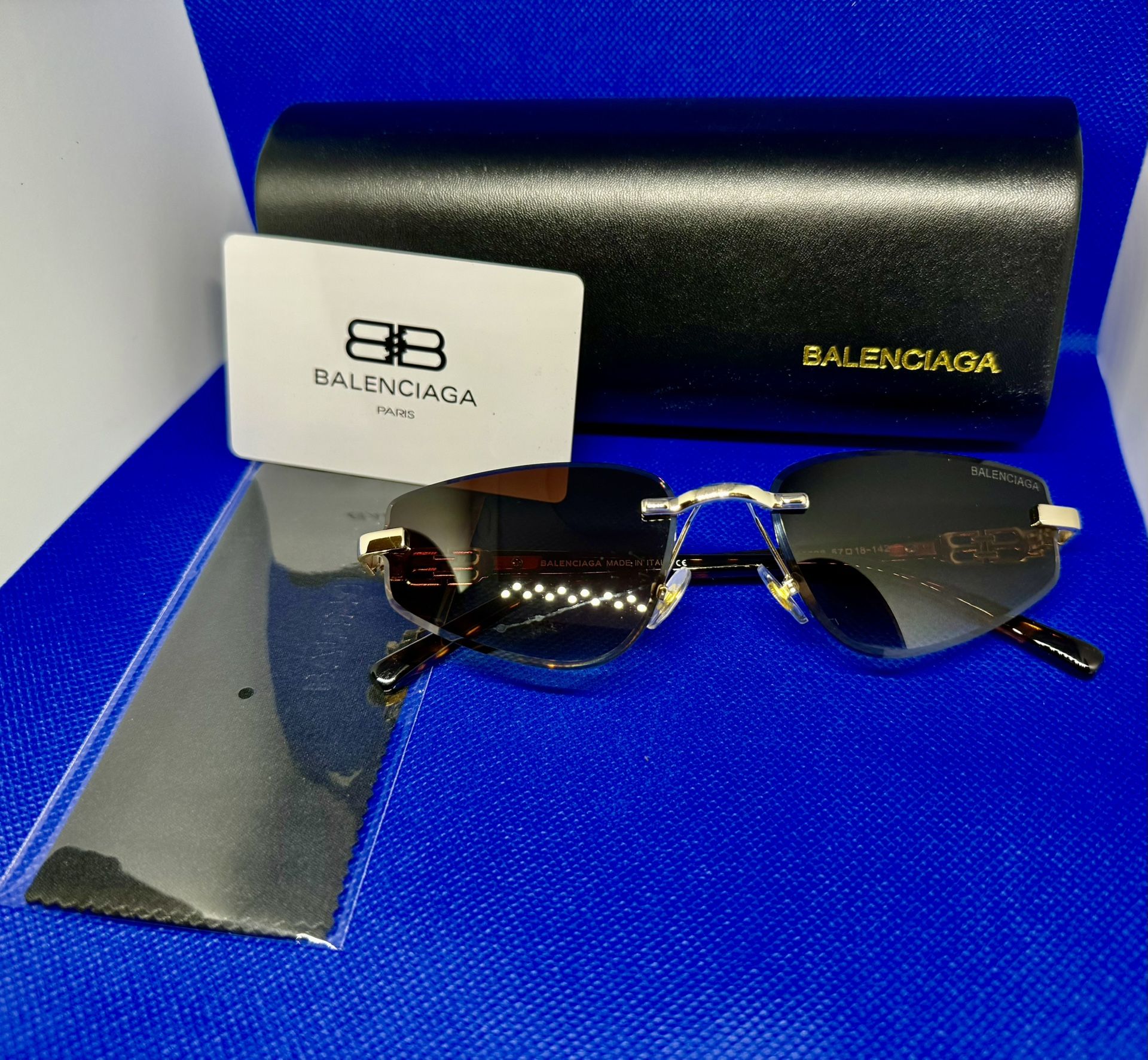 Balenciaga Sunglasses With case