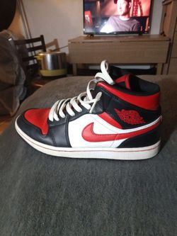 Nike Air Jordan 1 Mid Sneaker