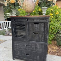 Farmhouse Style Dresser Chest of Drawers Cabinet Furniture Great Condition