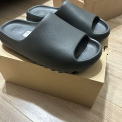 Adidas Yeezy Slides ‘Onyx’