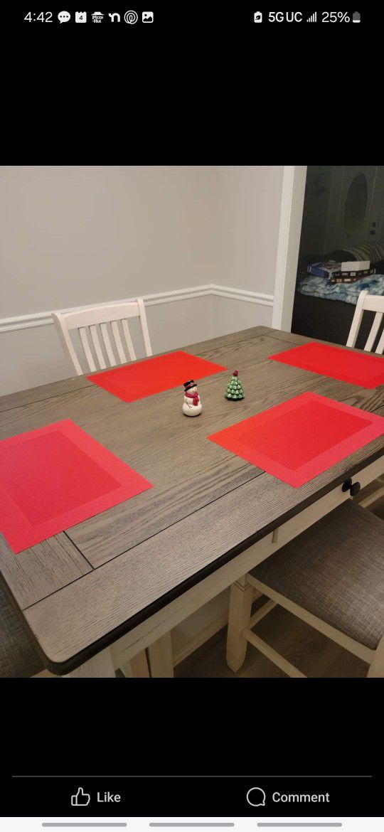Kitchen Table W/ 5 Chairs 