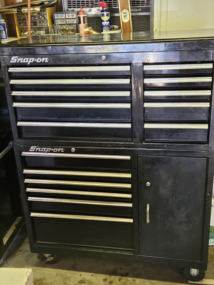 SnepOn Heavy Duty Rolling Toolbox Full With Tools Including SnepOn, Etc Including Keys 