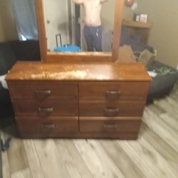Dresser With Mirror