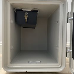 SENTRY FIRE- PROOF SAFE. 