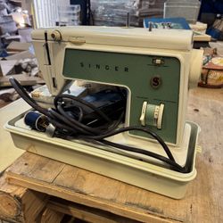 Vintage  1960’s Singer Touch & Sew sewing machine - G