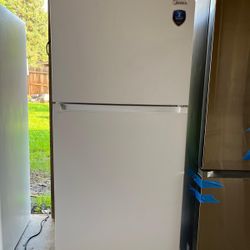 Refrigerator 