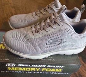 Men Skechers Size 9