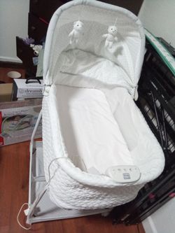 Simmons kids bassinet
