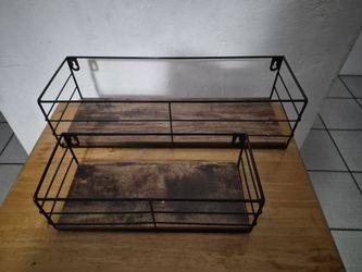 Estantes de madera