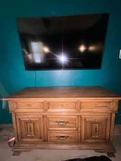 Wood buffet/dresser