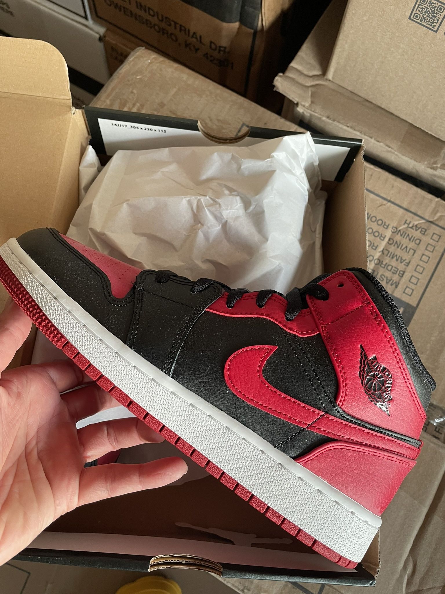 NEW Nike Air Jordan 1 Retro Sz 6.5Y Mid Black/Red