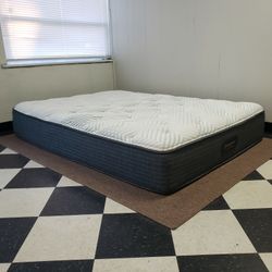 Full size mattress - can DELIVER almost anywhere for $20 extra - gently used and in LIKE NEW condition 😍
