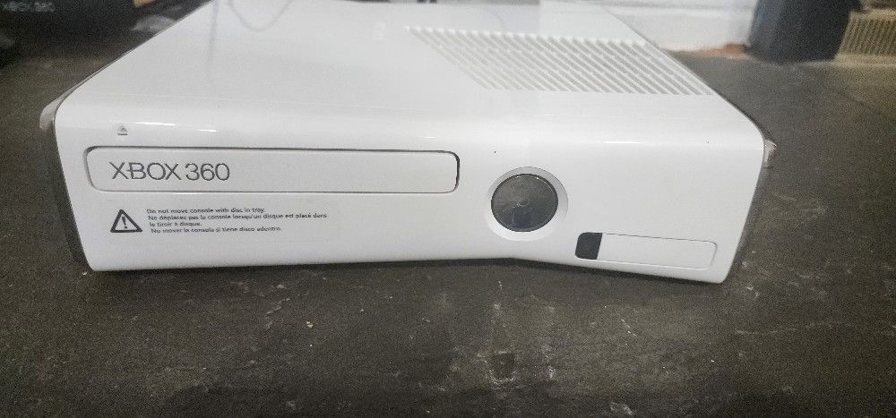 Xbox 360 With Kinect Sensor