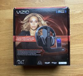 Vizio HD Headphones with Wireless Dock for iPod and iPhone