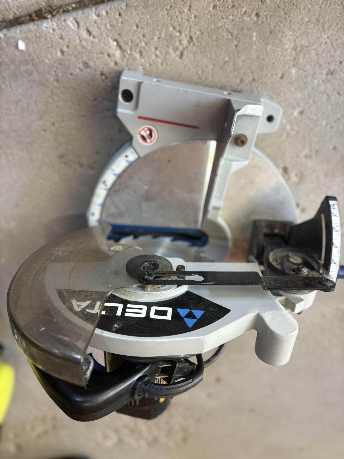 Delta 8 1/4 Compound Miter Saw