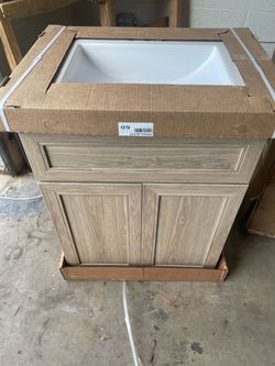 Glacier Bay Cranwood 25 in. Single Sink Freestanding Sandstone Bathroom Vanity with White Cultured Marble Top (Assembled)