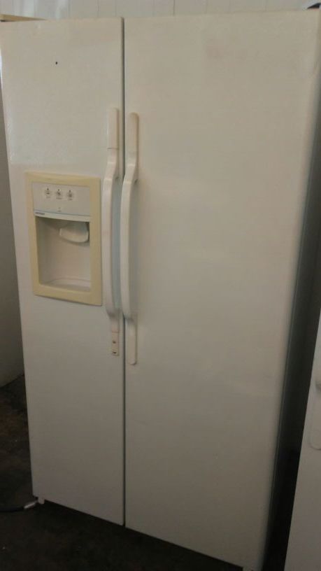 Hot point side by side fridge