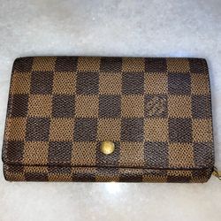 LV Wallet 