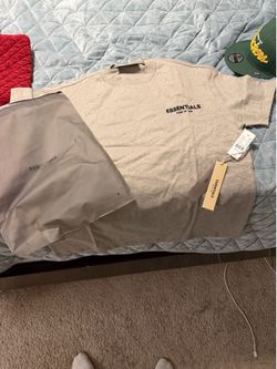 Essential t shirt size medium new!!!