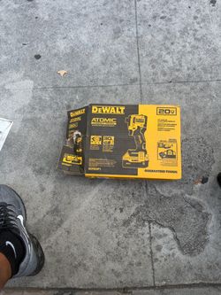ATOMIC 20V MAX Lithium-Ion Cordless 1/4 in. Brushless Impact Driver Kit, 5 Ah Battery, Charger, and Bag new $160 firm