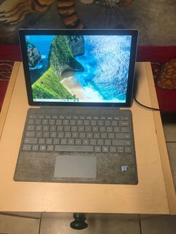 12.5” Surface pro 1796 Touchscreen i5 processor 256gb SSD 8gb Ram Come With Charger