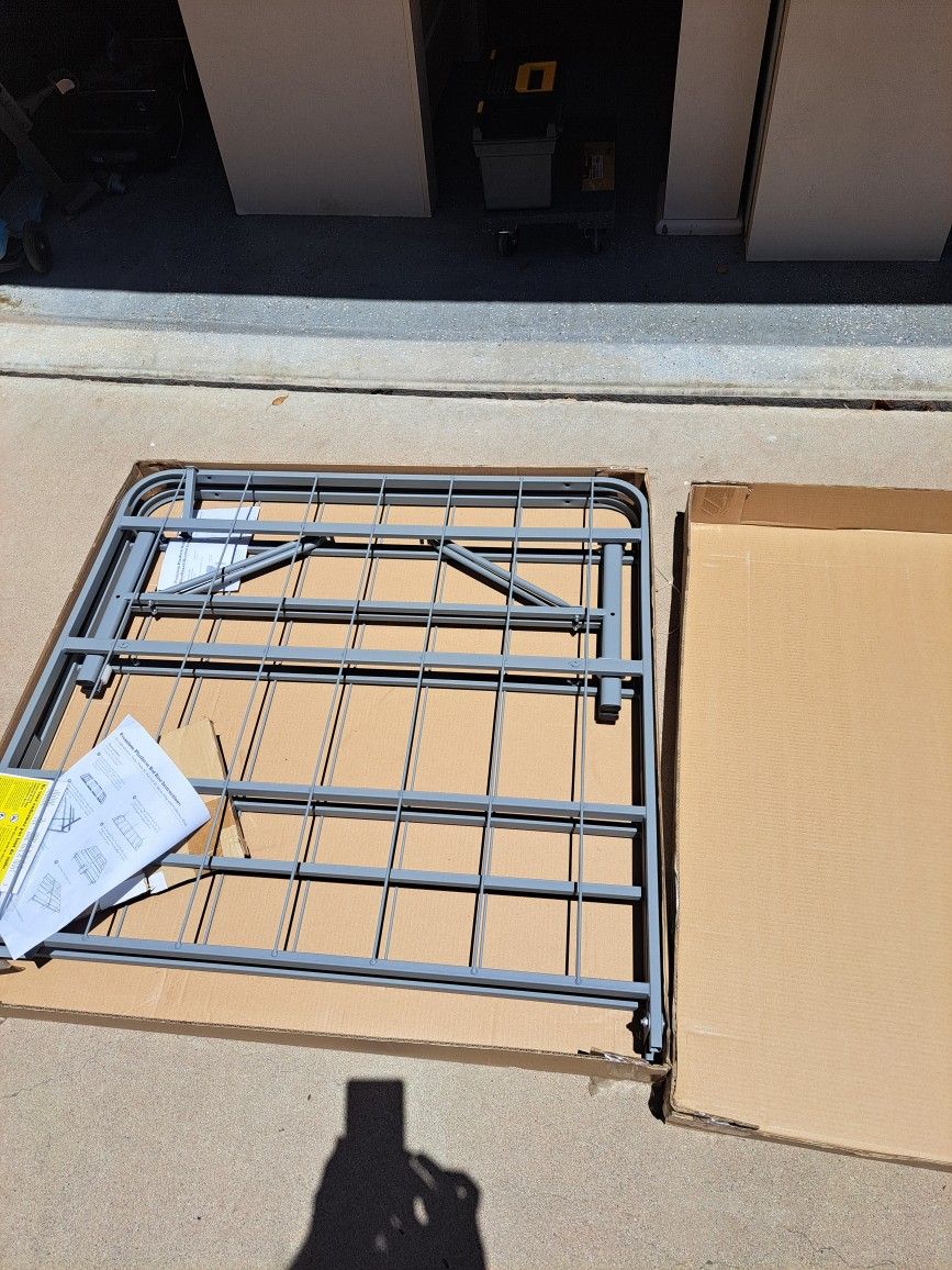 Twin Platform Bed Frame - Mantua Premium - Like New
