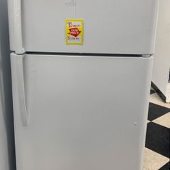 Frigidaire top freezer fridge Refrigerator is