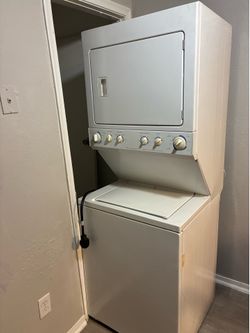 Stackable washer / dryer
