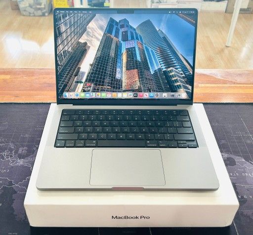 Apple MacBook Pro 14” M3 2023 8GB 500GB Like New in box Fully Functional