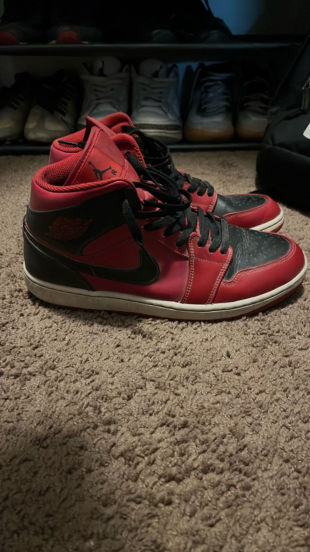 Air Jordan 1 Mid Reverse Bred