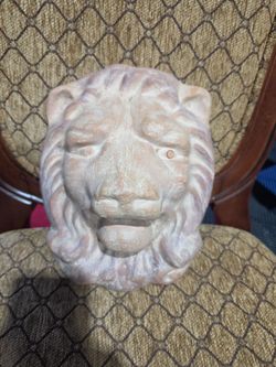 Vintage lion sculpture wall mount