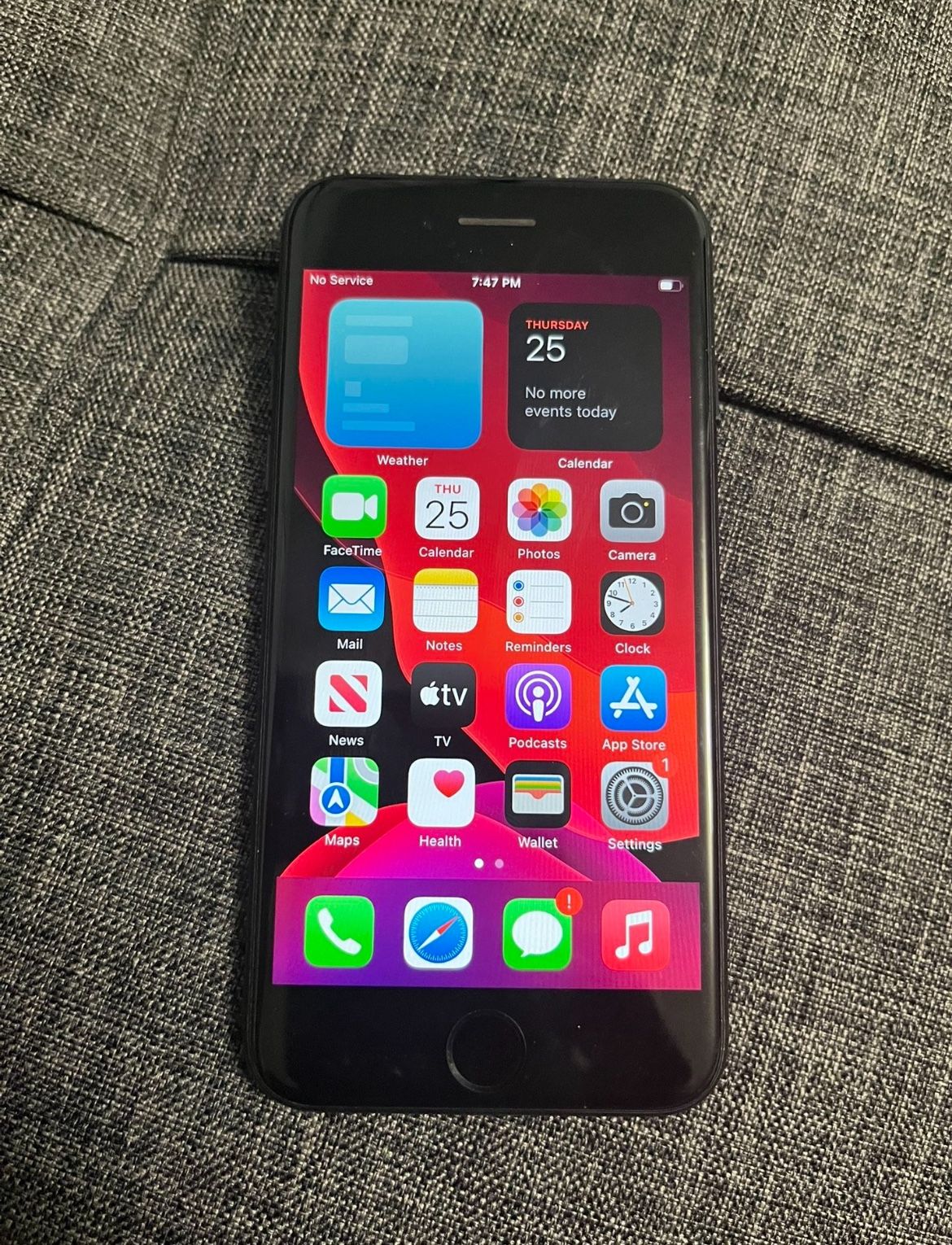 Apple iPhone 7 Unlocked 128GB Storage   mint condition 89% battery health In good working condition Will work with any provider USB cable included