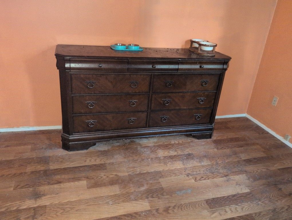 Queen Size Bedroom Set To include For/Headboard 2 Night Stands Full Dresser With  Mirror Box Springs Great shape No Mattress