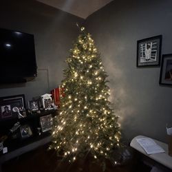 Christmas Tree 7ft With Twinkle Lights 